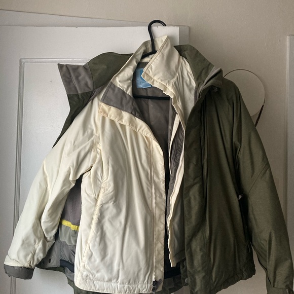 Medium woman’s Burton snowboard jacket. 
Removable inner jacket. - Picture 2 of 4